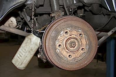 Замена колодок ручного тормоза в сервисе санрено